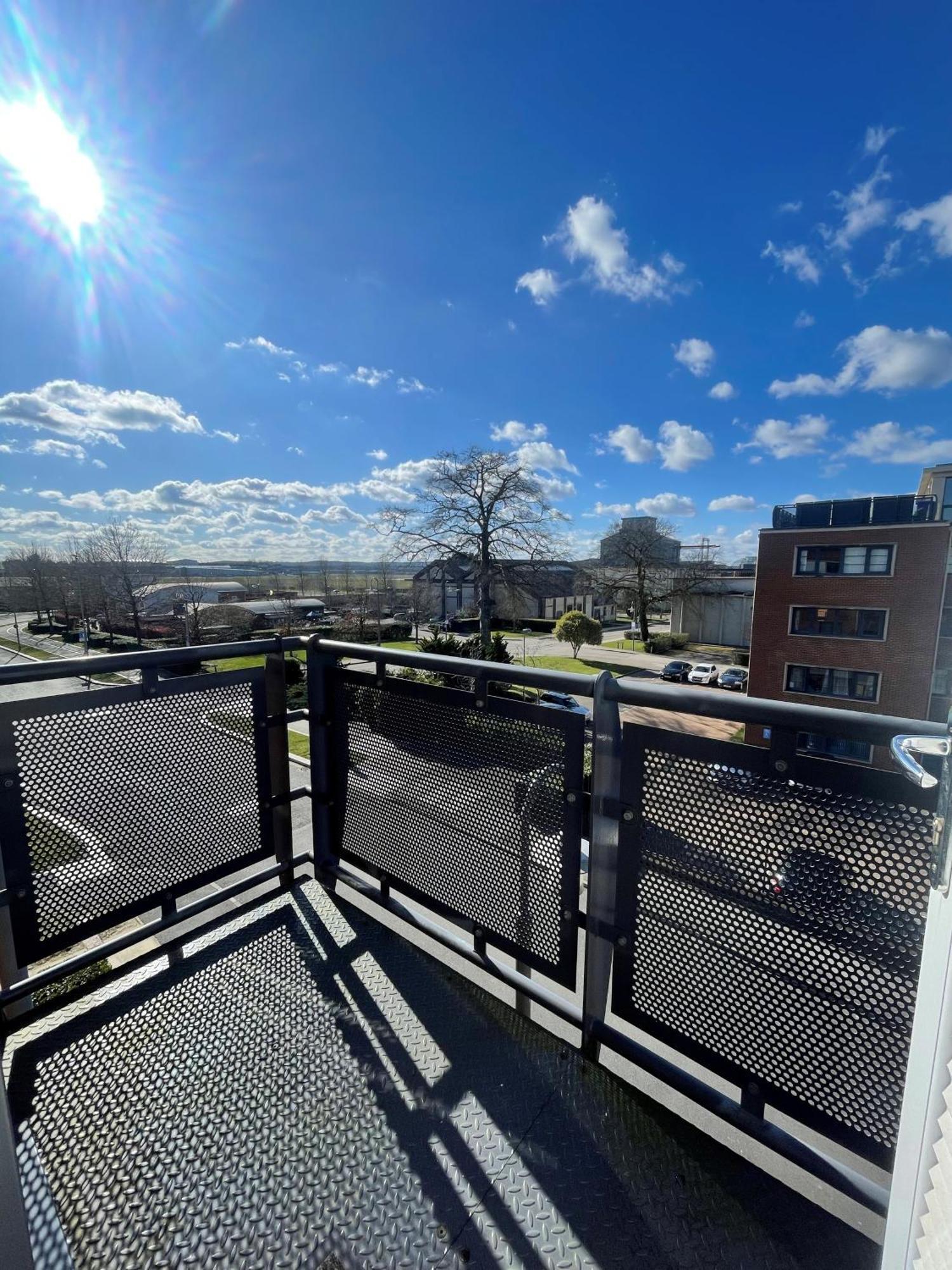 Blue Sky Apartments @Wallis Square, Farnborough Farnborough  Exteriér fotografie