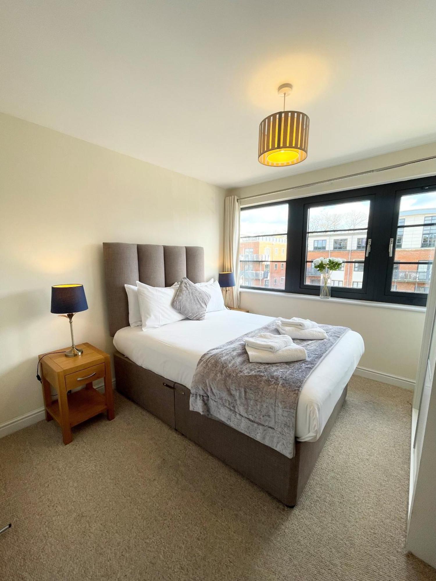 Blue Sky Apartments @Wallis Square, Farnborough Farnborough  Exteriér fotografie